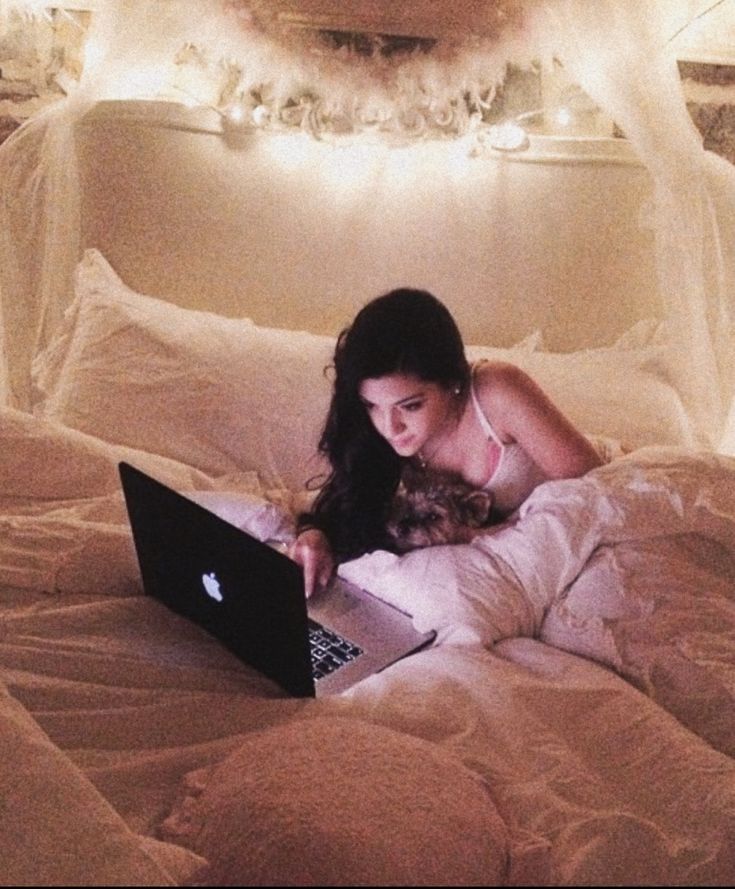the rise of girlblogging: toxic or chic?